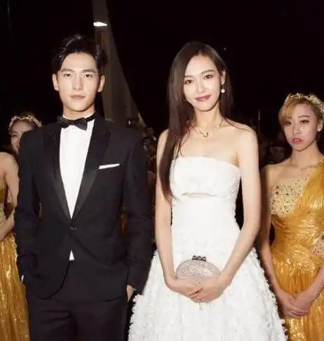 古力娜扎唐嫣身高对比差距大 两人皆貌美被称"神仙姐姐"