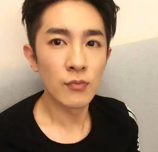 他曾是校草,杨幂的同学,有颜值有演技却一直不火,如今终于走红_季肖冰