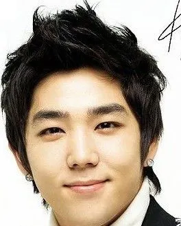 尖下巴的男生适合什么发型