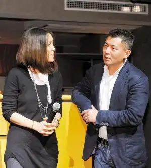 那英开新酒吧老公孟桐助威 李亚鹏前来道贺