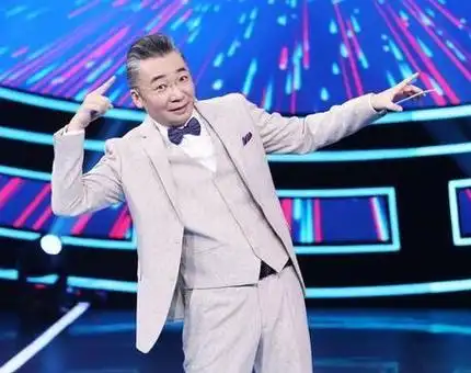 天啊,央视的这些男主持头发怎么都白了