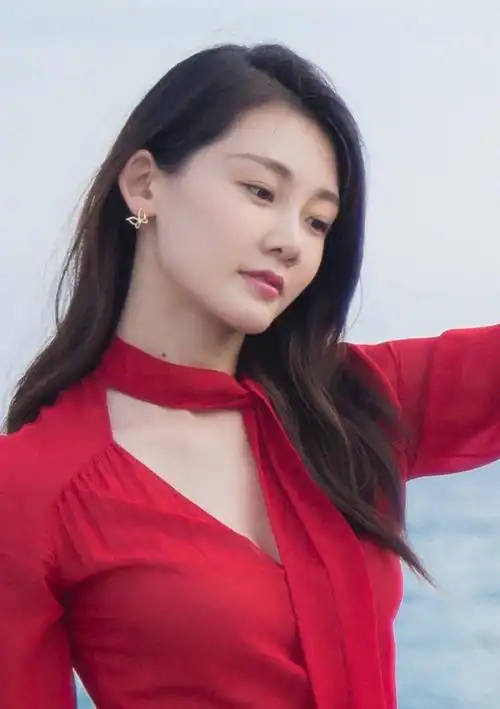 演员苗苗的图片