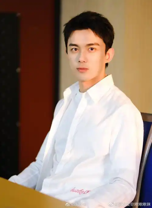 时间过得好快95最大的都26了.一眨眼吴磊都21了,昨晚翻相册有感