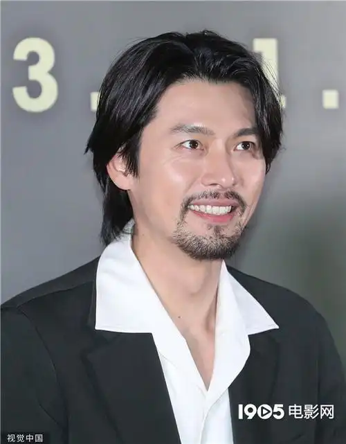 长发油头蓄胡玄彬形象大变样变粗犷成熟大叔