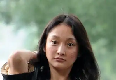 周迅不但素颜还顶著一张烂痘脸,模样吓人.(图/达志影像)