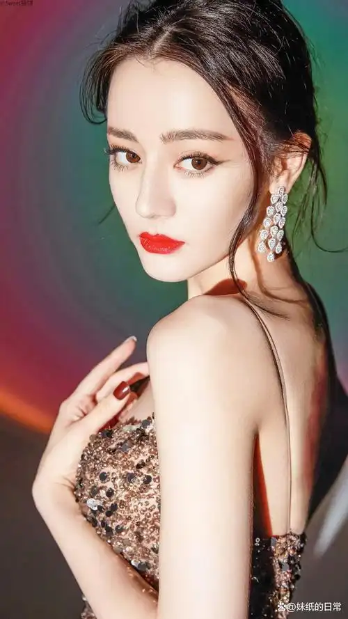 绝美仙女级颜值!迪丽热巴让人沉醉在她的迷人魅力中!