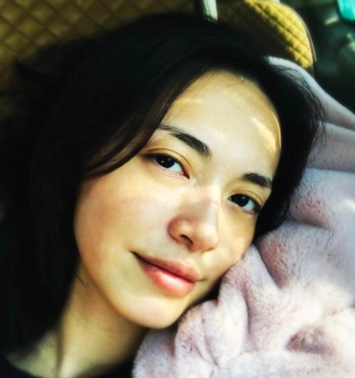 姚晨素颜美照,一颦一笑女神范十足,梨涡浅笑的模样美极了