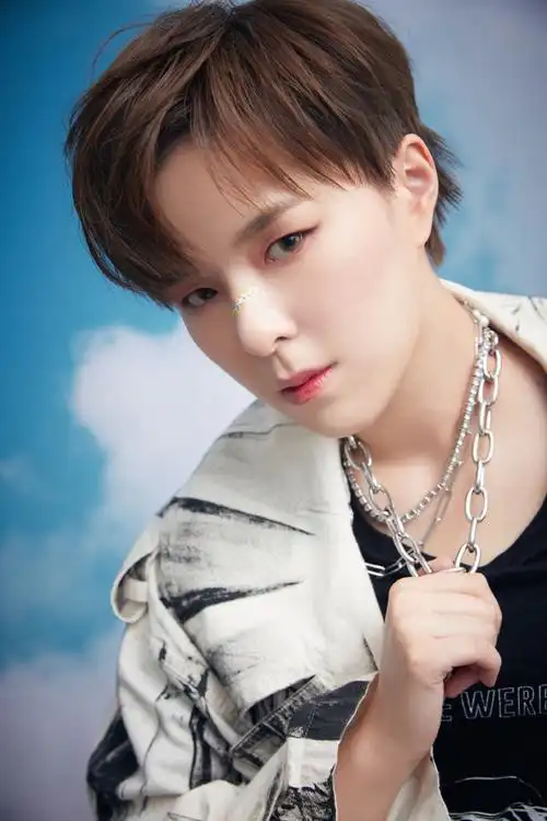 杨芸晴超话万里晴空水墨相融,今夜杭州小雨朦胧,而心中依然明媚温暖.