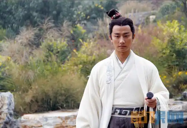 黄轩《芈月传》剧照 黄轩个人资料简介2016年初,黄轩主演的古装剧《女