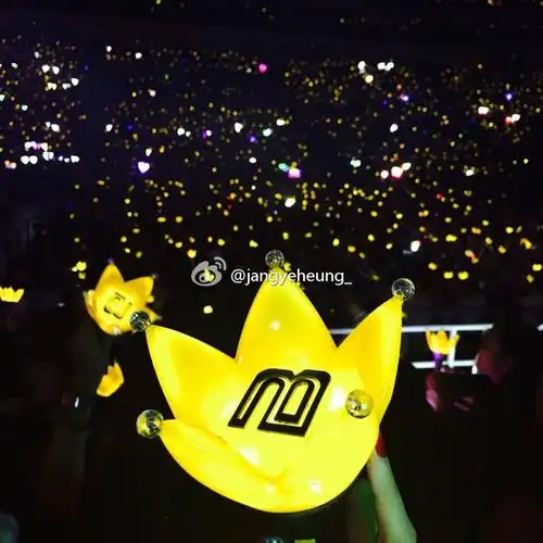 bigbang锁屏的图案,皇冠灯的!最好讲一下什么意思!谢谢,急用!