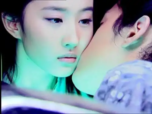 胡歌拍吻戏爱刮女生鼻子,否认亲过刘亦菲惨被打脸