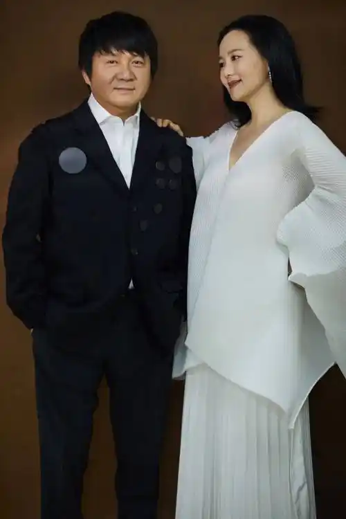 因不愿"丁克"与丈夫分手,转身嫁给画家的吴玉华,怎样了_汪俊_性格