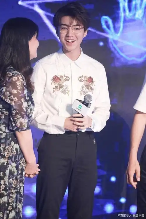 王俊凯笑起来好可爱啊