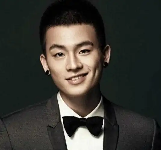 内娱男艺人寸头排名,邓为第3,檀健次第2,杨洋第4王安宇16