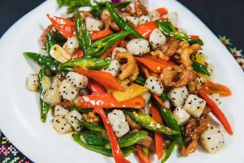 火龙果小炒肉------月亮眼创新菜品