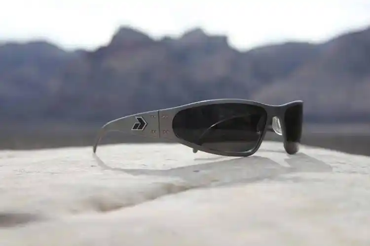 颜值与实力并存的战斗力——gatorz战术太阳眼镜_产品_镜片_系列