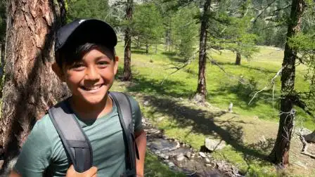 刘烨老婆晒照为儿子庆生 12岁诺一皮肤黝黑笑容灿烂像爸爸