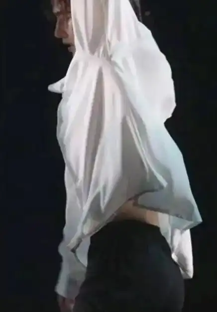 肖战屁股造假裤兜褶皱露出形状被疑用垫臀粉丝炸开锅怒斥造谣