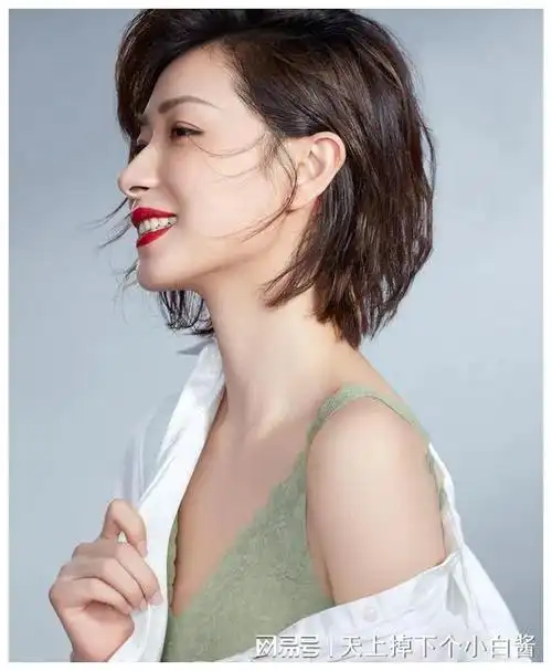 妩媚的万茜,眼睛媚光闪耀,谁能阻挡|梅婷|孙俪|江疏影|刘诗诗|刘亦菲