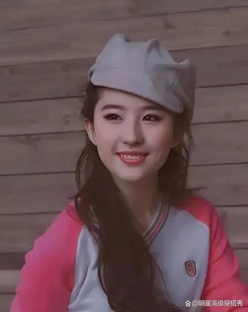 刘亦菲戴帽子的样子太美了!看这4张照片,你就知道