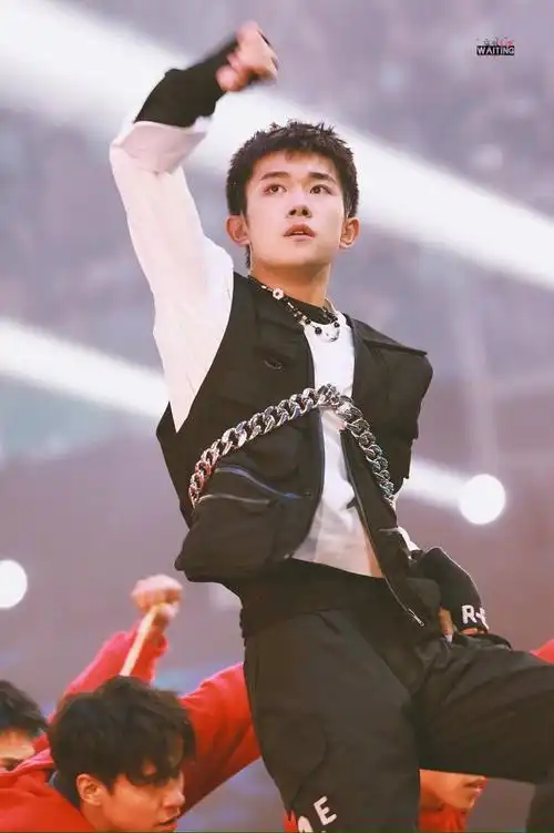 易烊千玺这就是街舞第三季决赛表演