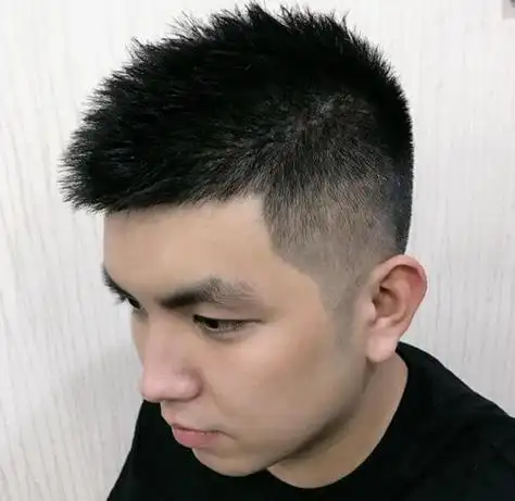 头大圆脸的男生短发怎么梳 中年胖圆脸男士显瘦气质剃两边短发设计