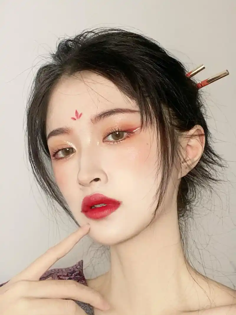 日常也能画的古风妆容～被惊艳到了78 7415第一次尝试古风妆容!