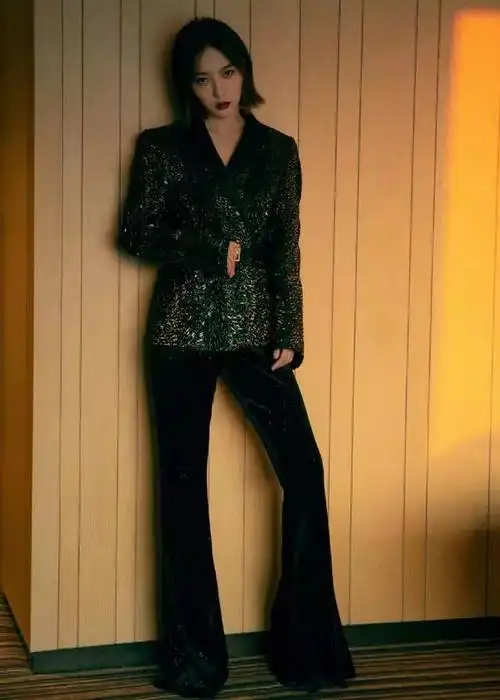 北京才2度,红毯上女明星却一个比一个穿得少