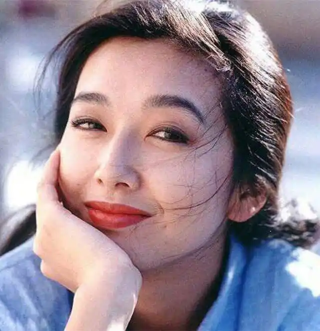 无意中翻到江珊年轻时候的一组照片,就是搁现在,也绝对是女神级别的