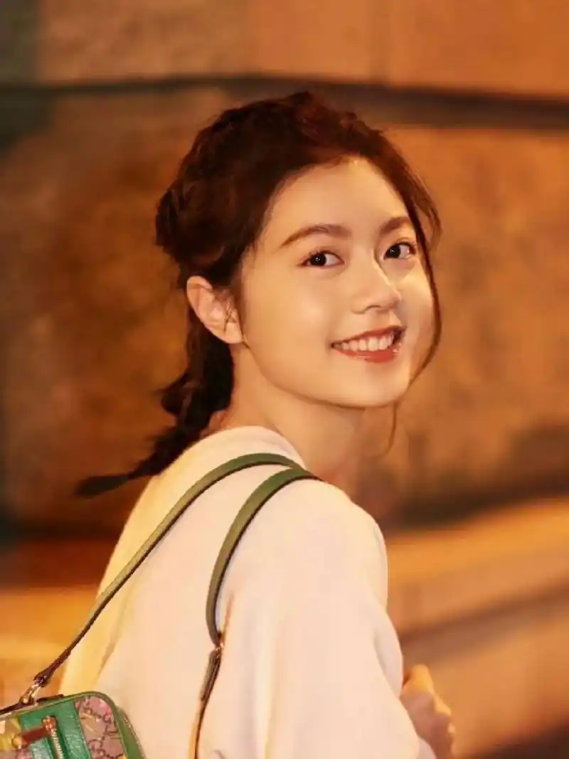 赵今麦的牙长得好整齐,怪不得笑起来这么好看 67#日常穿搭# #元气出