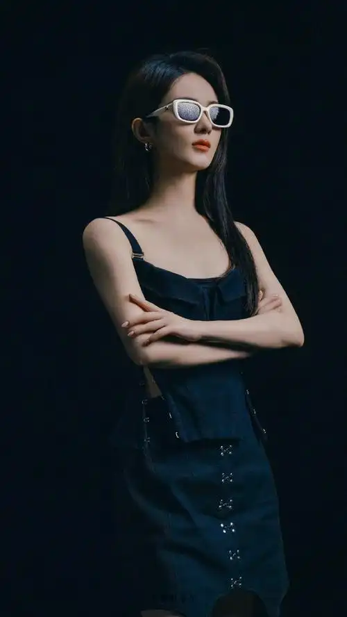 赵丽颖吊带黑裙套装