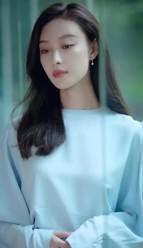 倪妮:优雅迷人,气质出众