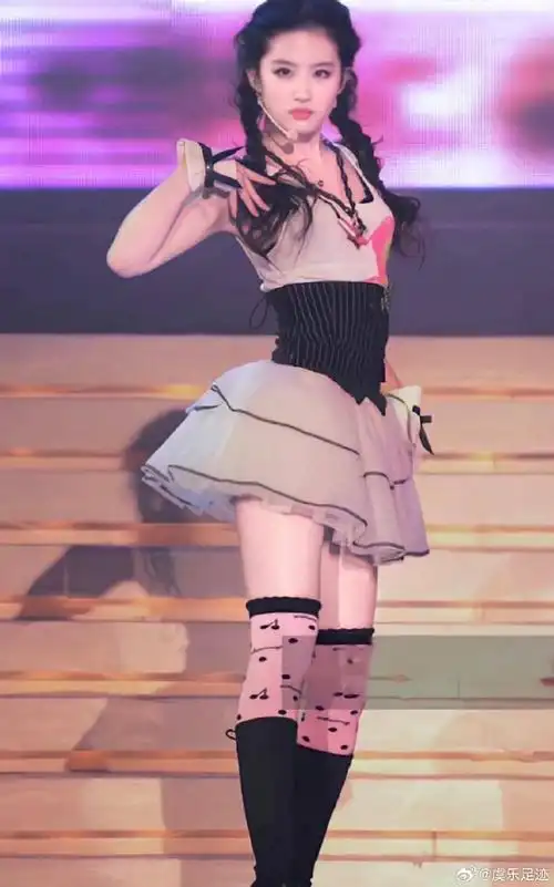 刘亦菲杜海涛斗舞#  刘亦菲早年舞蹈照茜茜也是能歌善舞的