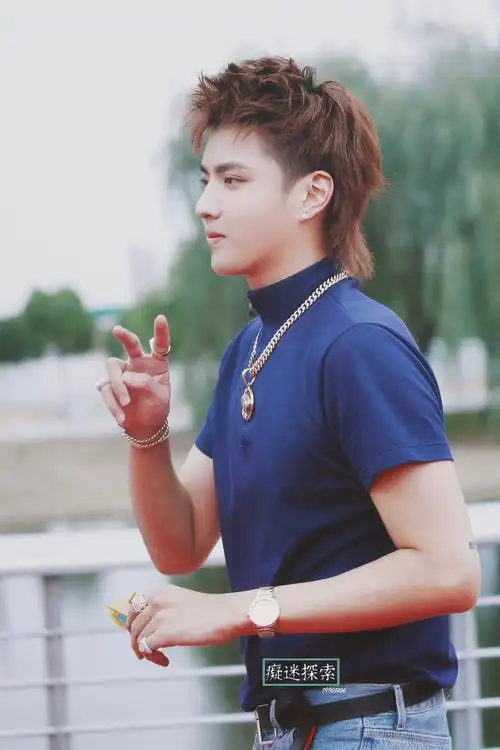 2018吴亦凡超级企鹅联盟终极红蓝大战红毯_高清图片大全-爱豆app