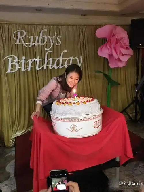 林心如过产后第一个生日当妈的她更美了图