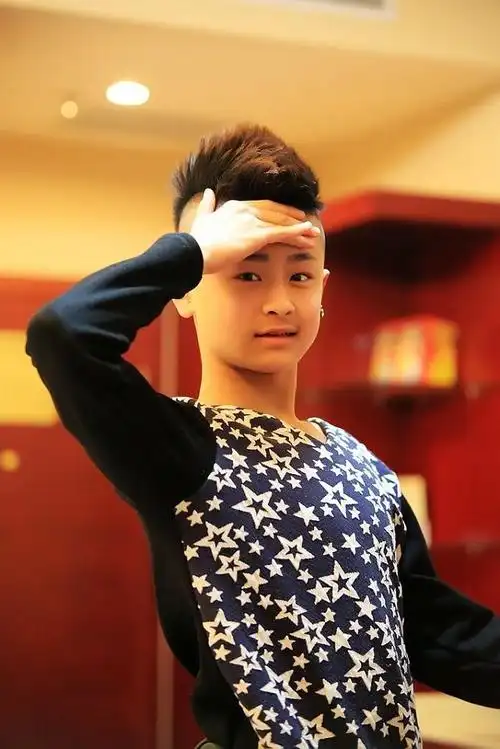 【转载】反串演员梁傲-1.