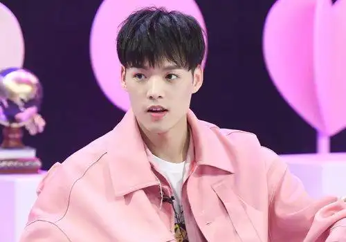 大学男生梳蘑菇头有小心机才不low 2021男学生新款蘑菇头短发look