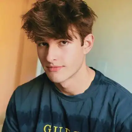 创造营帅气利路修语录图片 人间清醒利路修最新欧美女神马甲线图片