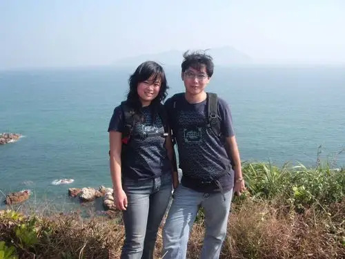 大家都来贴户外情侣的合影照片