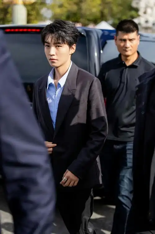 王俊凯 巴黎时装周