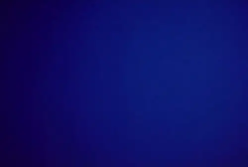 这个秋天穿好藏蓝色,既经典又冷门