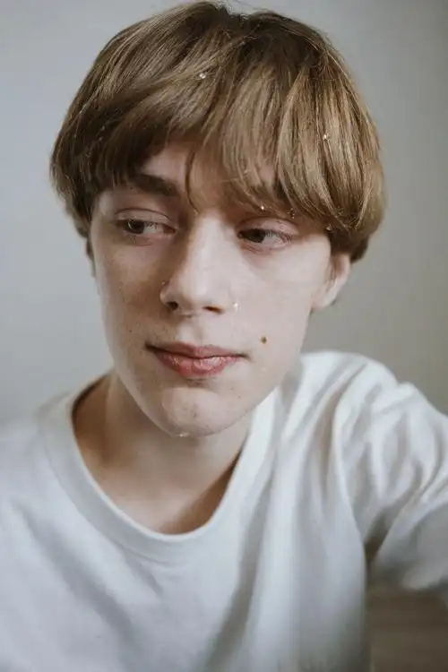 法式金发美男子