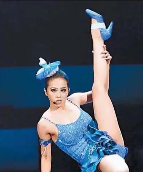 蔡依林穿超短裙玩高劈腿豪放,不愧是"亚洲舞娘"