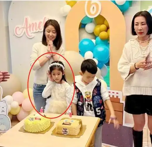 47岁林心如疑怀二胎素颜挺大肚打球高龄产子被嘲生育机器