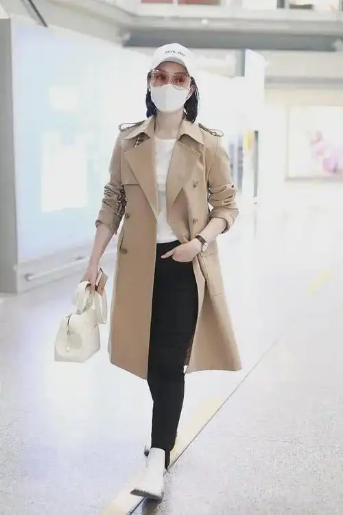 陈数也太会撩了吧穿粉色风衣套装凹造型迷人又性感