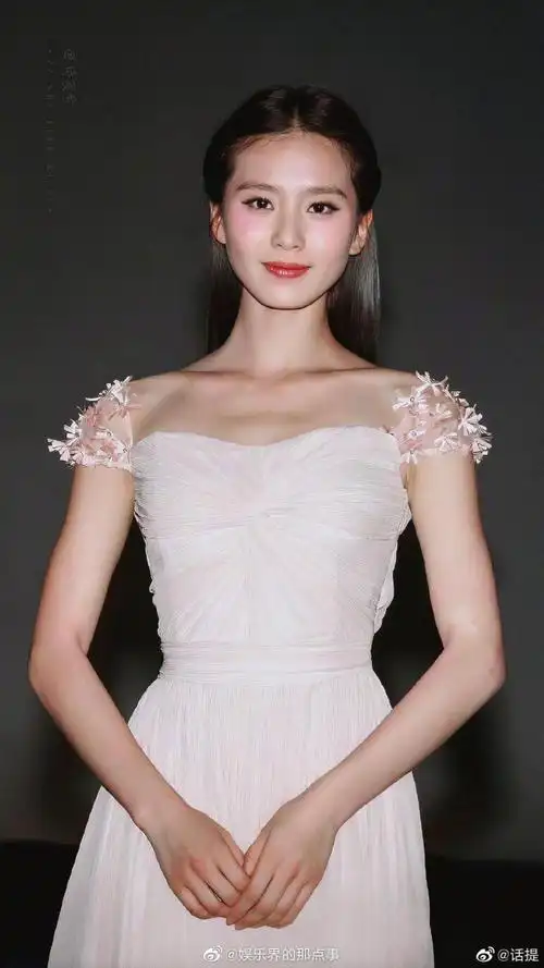 刘诗诗一身白裙,什么水平? zt