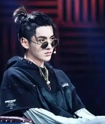 丸子头不是女性专属发型吗?为啥男明星也用?