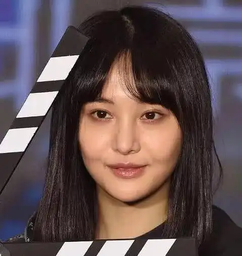 郑爽最新视频颜值大跌,苹果肌下垂下巴太尖被嘲以为是ps过度的杨紫