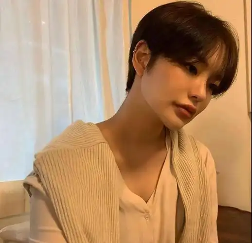 露耳超短发,减龄绝对的神!_女生