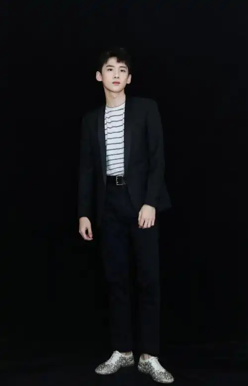 初恋男神白敬亭,穿西装有不一样的帅气,总裁形象入人心